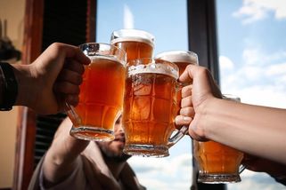 Hospodský kvíz: Jen borci s pivem v ruce dají 7/10. Pokud nedáš aspoň 4 body, radši objednej panáka